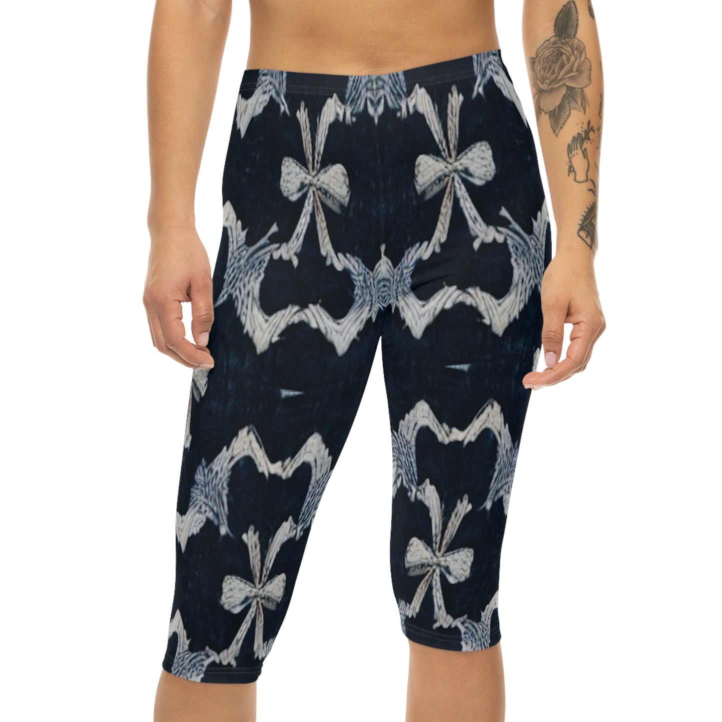 Bow Jean Women’s Capri Leggings (AOP)